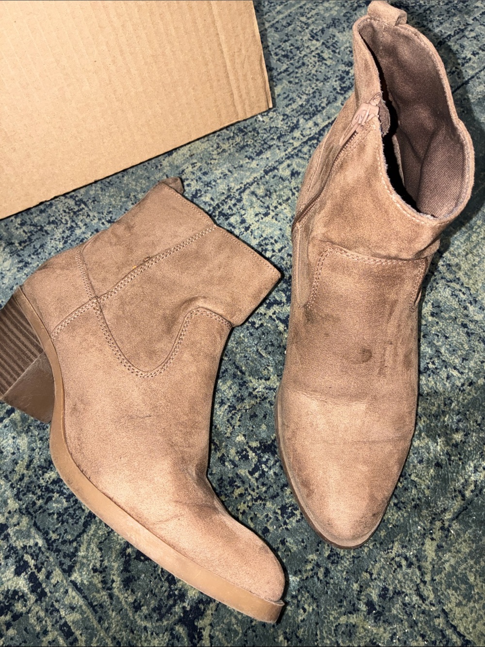 Old Navy 9 Women’s Taupe Suede Ankle Boots Classic Side Zip